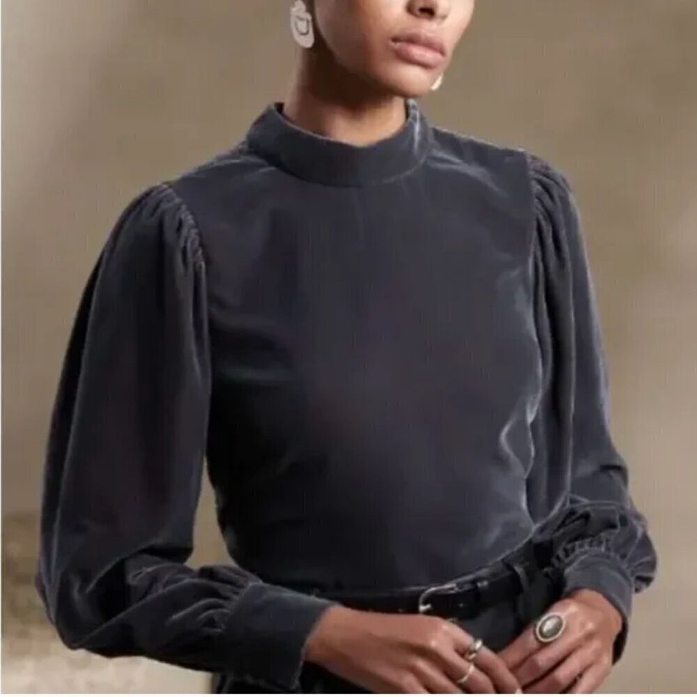 Banana Republic Women's Size Small Cropped Velvet Blouse Orca Gray Long Sleeve